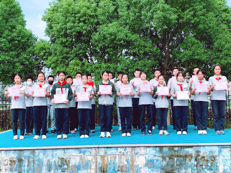 凤溪中学举行小达人颁奖仪式